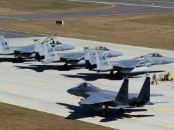 NATO iznīcinātāji Lietuvas Zokņu bāzē. Foto: AFP/LETA