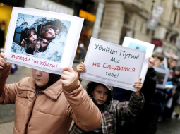 Kaukāza izcelsmes bēgļu Stambulā protestē pret Krievijas prezidentu Vladimiru Putinu. Foto: AFP/LETA
