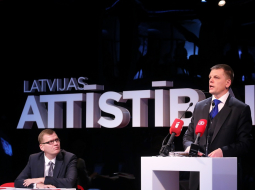 Partijas "Latvijas attīstībai" kongresā šogad augusta beigās pirms 12.Saeimas vēlēšanām - Juris Pūce (no kreisās) un partijas vadītājs Einars Repše. Foto: Evija Trifanova, LETA