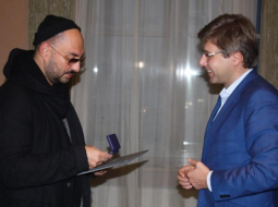 Kirils Serebreņņikovs pie Maskavas tiesas ēkas. Foto: ITAR-TASS/LETA