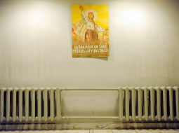 Izstādē šoruden "Vēlēšanu laiki. Latvijas Satversmes sapulces un 1.-4.Saeimas (1920-1931) vēlēšanas plakātos, listēs un karikatūrās no Misiņa bibliotēkas krājuma". Foto: Ieva Lūka, LETA