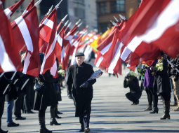 Gājiens uz Brīvības pieminekli 16.martā. Foto: Evija Trifanova, LETA