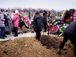 Krievijas atbalstītie separātisti sarīkoja masīvu uzbrukumu Ukrainas piejūras pilsētai Mariupolei, nogalinot 30 mierīgos iedzīvotājus, ap simtu ievainojot. Pēc tiešām Krievijas virsnieku norādēm pilsētas dzīvojamie rajoni tika apšaudīti ar reaktīvajām mīnmetēju iekārtām Grad. Teroristu šāviņi Mariupolē trāpīja 53 daudzstāvu namiem, 14 privātmājām, četrām skolām un trim bērnudārziem. Ukraina ir izsludinājusi ārkārtas stāvokli valsts austrumos Luganskas un Doņeckas apgabalos. Augstākā Rada pieņēma likumu, atzīstot Krieviju par agresorvalsti, bet pašpasludinātās Doņeckas un Luganskas tautas republikas —  par teroristiskām organizācijām.