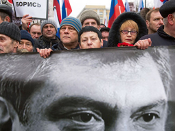 1.martā Maskavā notikušā protesta gājiena dalībnieki ar 55 gadu vecumā nošautā Kremļa kritiķa Borisa Ņemcova portretu.