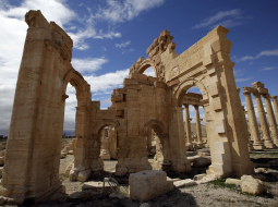 Islāma valsts kaujinieku iznīcinātais Palmīras templis. Foto: AFP/LETA