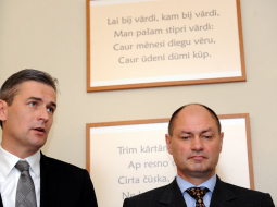 Mārtiņš Bondars (no kreisās) un Dainis Liepiņš. Foto: Edijs Pālens, LETA