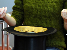 Burvja cepure. Vai no tādas pēdējā brīdī izvilks Latvijas nākamo Valsts prezidentu? Foto: Lita Krone, LETA