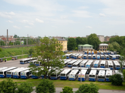 ''Rīgas satiksmes'' daudzajiem transportlīdzekļiem iegādājas piecus dažādus degvielas veidus par 1 milj.eiro mēnesī. Foto: Vladislavs Proškins