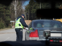Ceļu policists reidā. Foto: Ieva Čīka, LETA