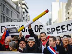 Demonstrācijā svētdien Briselē "Charlie Hebdo" un vārda brīvības atbalstam. Foto: AFP/LETA
