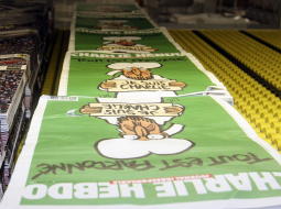 Jaunais žurnāla "Charlie Hebdo" numurs tipogrāfijā. Foto: EPA/LETA