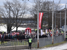 Diždūka pie Nacionālās bibliotēkas. Foto: Pēteris Apinis