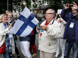 Ziemeļvalstu un Baltijas valstu Dziesmu svētku līdzjutēji no Somijas. Foto: Ģirts Ozoliņš, F64