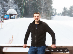 Rāmkalnu izveidotājs un īpašnieks Viktors Grūtups līdzīgi kā tēvs advokāts Andris Grūtups studējis jurisprudenci, taču par juristu viņš neesot strādājis nevienu dienu.