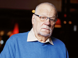 «Kad rakstu dzeju, tā manī ir nobriedusi, izdīgusi,» saka dzejnieks Jānis Peters.