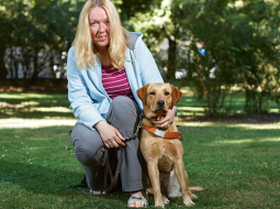 «Nekad nebiju domājusi, ka suns spēj būt tik gudrs, tik nozīmīgs cilvēkam,» par četrkājainajiem pavadoņiem saka Zaiga.