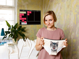 Klasiskais izmērs ir S/M, bet ASV klienti prasa arī tā dēvētos queen size modeļus.
