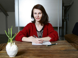 Daina Tabūna: «Man gribējās uzrakstīt sievietes pieaugšanas stāstus.»