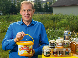 Vinnis valdes priekšsēdētājs Uldis Rudmiezis.