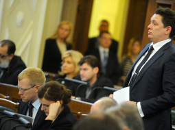 Arturs Kaimiņš Saeimas sēdes laikā. Foto: Edijs Pālens, LETA