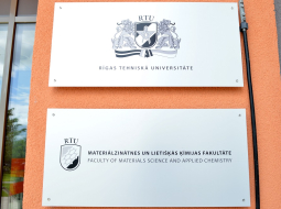 Plāksnes Rīgas Tehniskā universitātes Materiālzinātnes un lietišķās ķīmijas fakultātes. Foto: Elvis Dāgs Vīgants, LETA