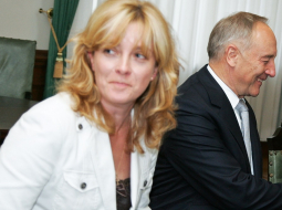 Līga Krapāne (no kreisās) un Andris Bērziņš. Foto: Emīls Desjatņikovs, F64