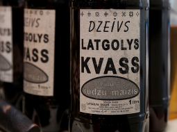 Latvijā ražots Latgales kvass. Foto: Evija Trifanova, LETA