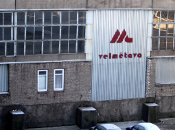 ''Liepājas metalurgā'' darbu turpina velmētama, kaut arī uzņēmumam vajadzīga modernizācija. Foto - Egons Ansbergs, F64