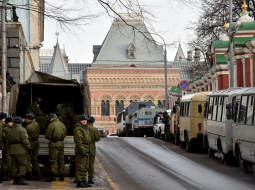 Maskava. Policisti pie Francijas vēstniecības 16.janvārī. Foto: AFP/LETA
