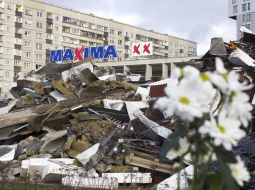 Sabrukušā "Maxima" veikala vieta pēc traģēdijas. foto: Veronika Simoņenkova, LETA