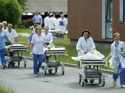 Mediķi mācībās. Foto: Mārtiņš Zilgalvis, F64