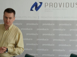 Aleksejs Aņisimovs iepazīstina ar savu projektu. Foto no personīgā arhīva