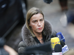 ES augstā ārlietu pārstāve Federika Mogerīni pirms ES ārlietu ministru tikšanās pirmdien. Foto: EPA/LETA