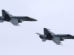 NATO iznīcinātāji. Foto: AFP/LETA