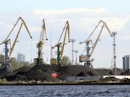 Ogļu terminālis Rīgas ostā. Foto: Kaspars Krafts, F64