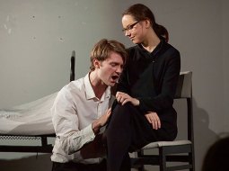 Lomās Mārtiņš Upenieks un Inga Tropa.