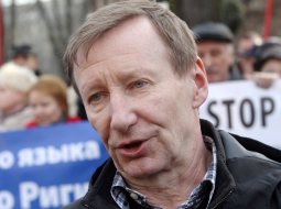 Jurijs Petropavlovskis kādā mītiņā pērn. Foto: Kaspars Krafts, F64