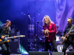 Grupa "Robert Plant and The Sensational Space Shifters" uzstājas festivālā "Positivus". Foto: Artis Leinišs, LETA