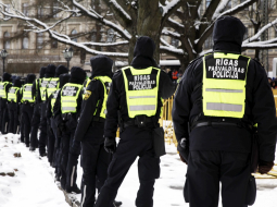 Rīgas pašvaldības policija pagājušā gada 16.martā. Foto: Nora Krevneva, F64