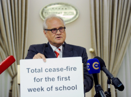 EDSO īpašais pārstāvis Ukrainā Martins Sajdiks preses konferencē Minskā. Foto: AFP/LETA