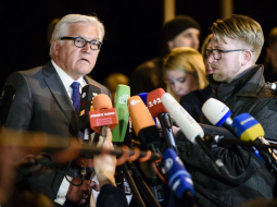 Vācijas ārlietu ministrs Franks Valters Šteinmeiers preses konferencē pēc sarunām. Foto: AFP/LETA