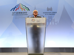 Vācijas ārlietu ministrs Franks Valters Šteinmeiers preses konferencē par G7 valstu vadītāju tikšanos. Foto: AFP/LETA