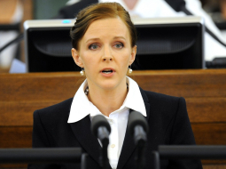 Saeimas deputāte Jūlija Stepaņenko tribīnē. Foto: Edijs Pālens, LETA