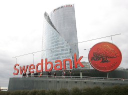 "Swedbank" logo. Foto: Rūta Kalmuka, F64