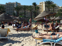 Tunisijas pilsētas Sūsas pludmale pērngada rudenī. Foto: AFP/LETA