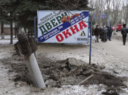Kramatorskas centrs otrdien - separātistu izšautā raķete iestrēgusi zemē pilsētā. Foto: EPA/LETA