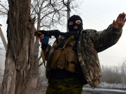 Prokrieviskais separātists pie Ugļegorskas 15.februārī. Foto: AFP/LETA
