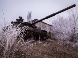 Ukrainas armijas tanks pie Peskiem. Foto: AFP/LETA