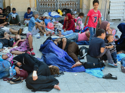 Migranti Budapeštas Austrumu stacijas pagalmā. Foto: AFP/LETA