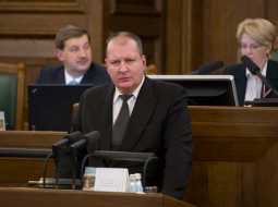 Saeimas deputāts Andris Vilks no Nacionālās apvienības tribīnē. Foto no Saeimas